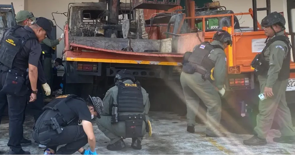 Diguncang Bom, Truk Milik Pemkot Narathiwat Terbakar